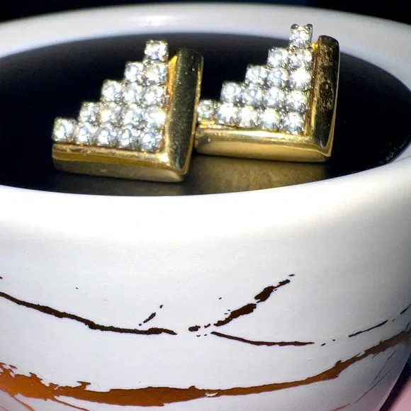 Real gold earrings studs, triangle pyramid design - Picture 4 of 8